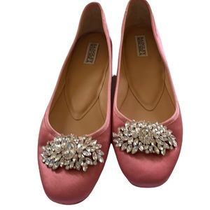 Badgley Mischka Pippa satin flat in shrimp sz 9